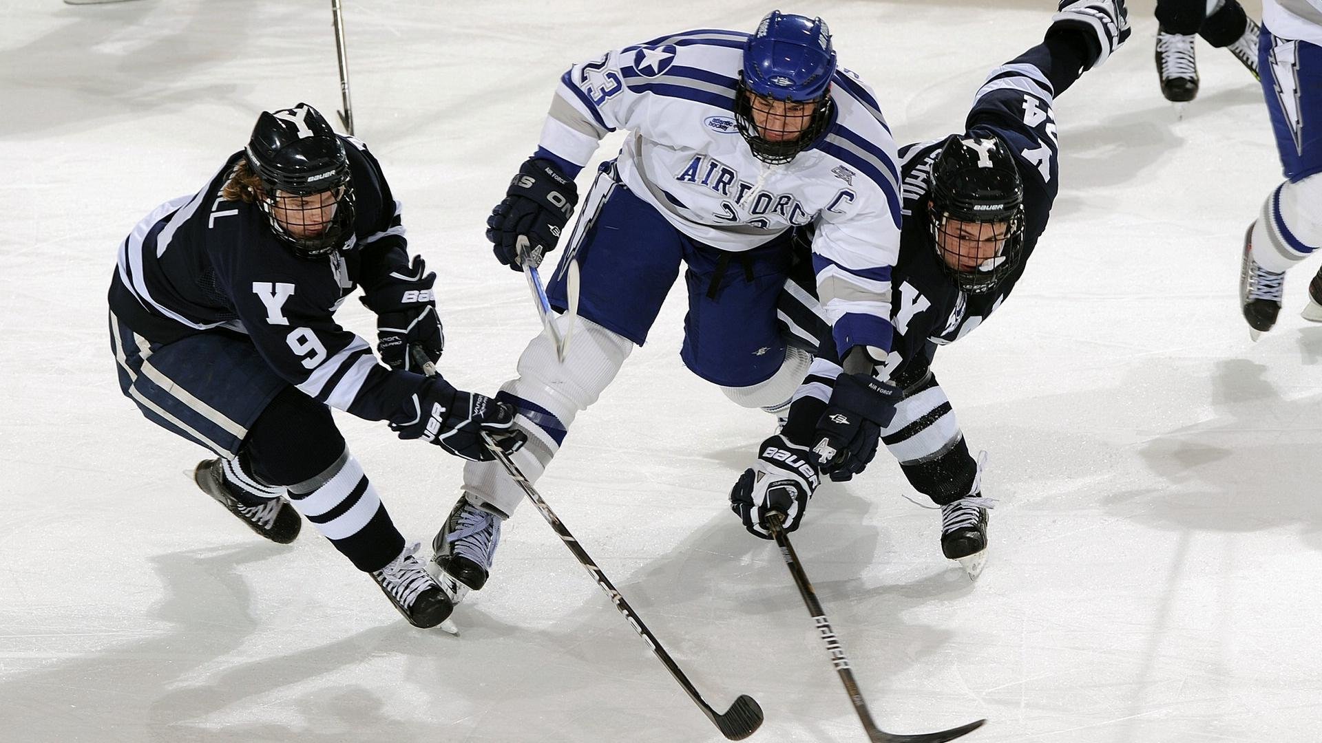 浓眉带伤出战仍贡献三次封盖,浓眉带队